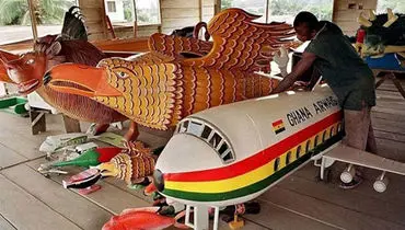 شیوه‌های غیرمعمول دفن در یک کشور؛ مردگان در بطری، کفش و هواپیما آرام می‌گیرند+ عکس