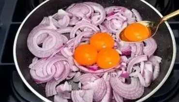 طرز تهیه غذای خوشمزه پیاز و تخم مرغ با طعم بی نظیر | آموزش آشپزی ایرانی