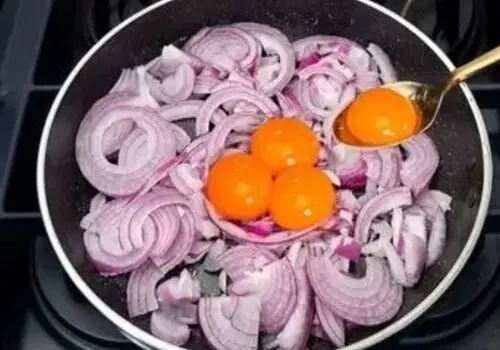طرز تهیه ۵ غذای نانی خوشمزه با گوشت چرخ‌کرده

