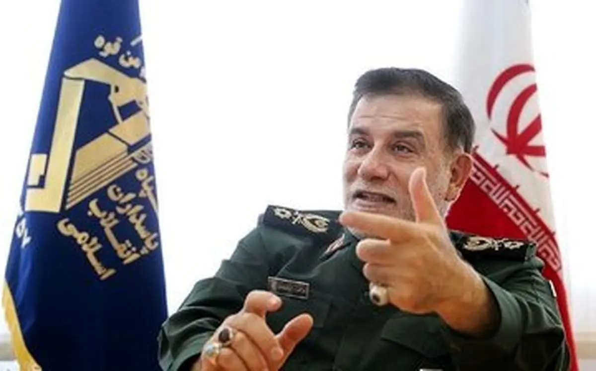 عکسی از فرزند و نوه سرلشکر شهید نیلفروشان در نماز جمعه امروز