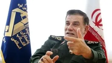 عکسی از فرزند و نوه سرلشکر شهید نیلفروشان در نماز جمعه امروز

