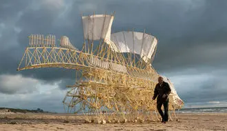 وقتی لوله‌های PVC جان می‌گیرند؛ حیوانات ساحلی در باد راه می‌روند + فیلم