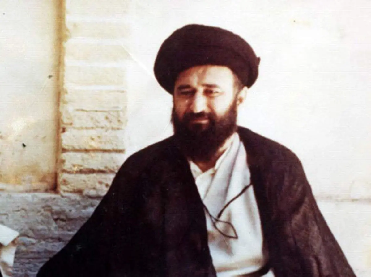 سید مصطفی خمینی از تولد تا ترور/ آلبوم تصاویر پسر ارشد امام خمینی (ره) ؛ از هم نشینی با پدر تا مزار ایشان در نجف و کنار امام علی (ع)