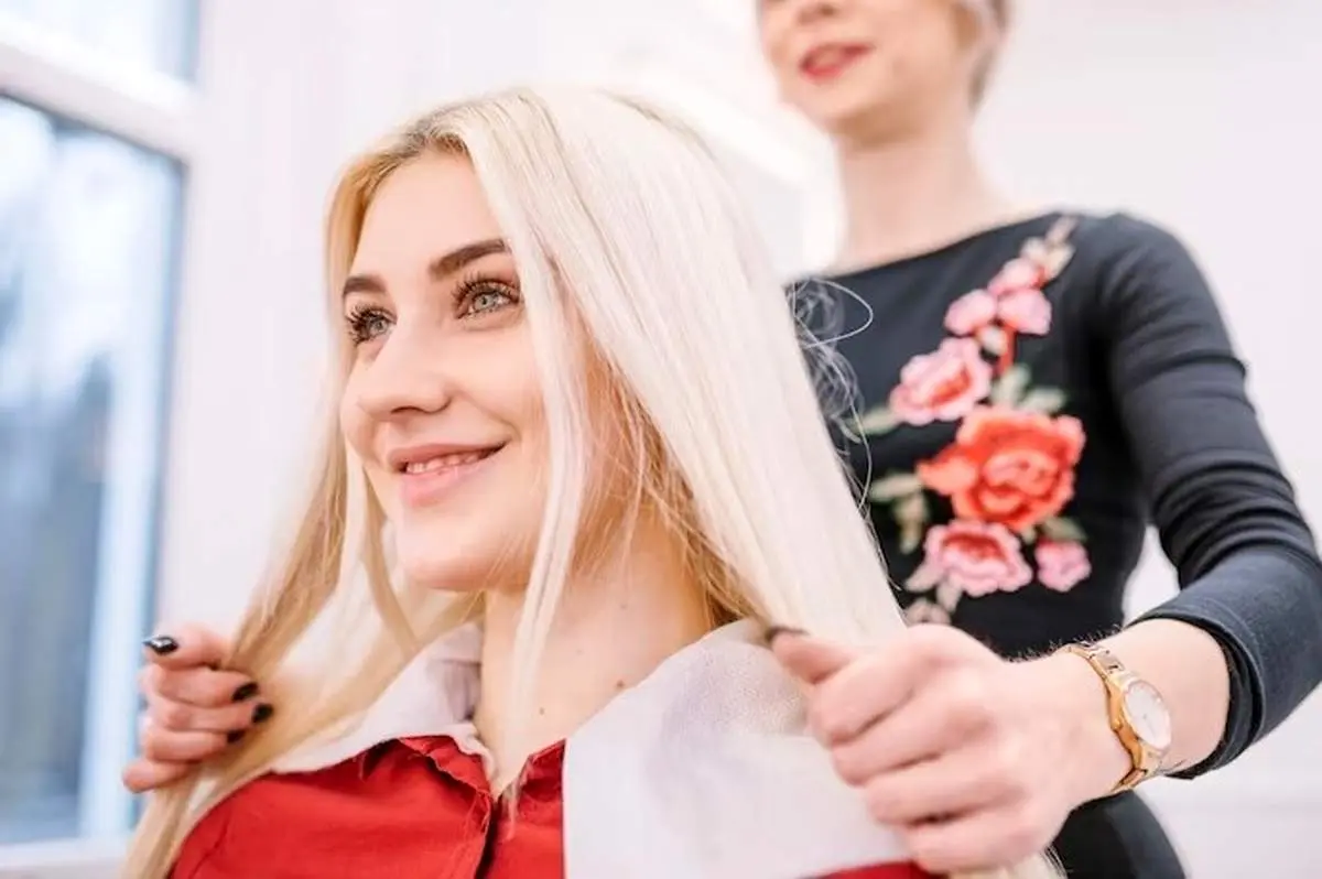 ترفندی برای زرد نشدن موها بعد دکلره