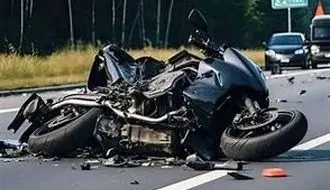 تصادف شدید موتورسوار در جریان فرار از پلیس/ویدیو 